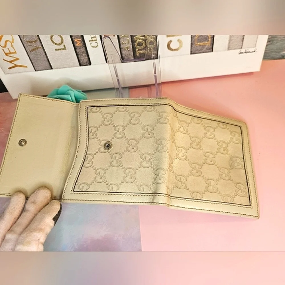 🌟Gucci Guccissima Leather Bifold Vintage Cream Wallet 🤍
